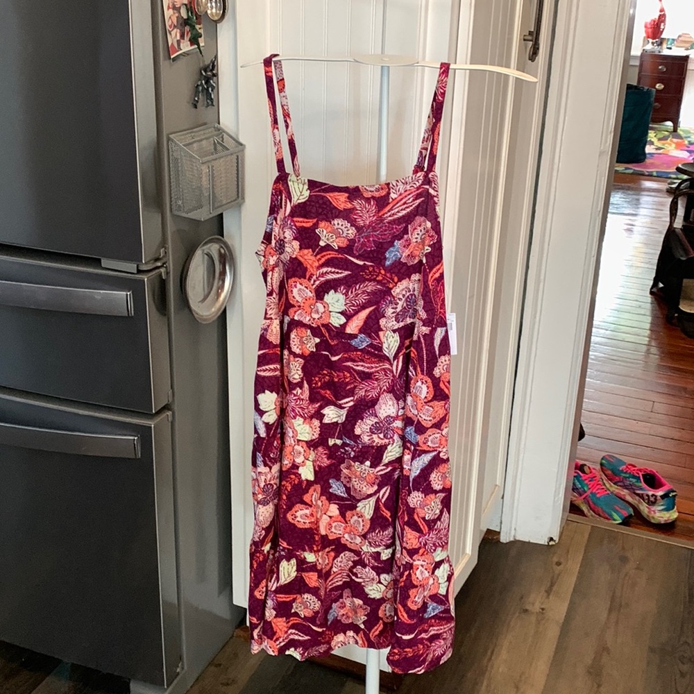 Old Navy Swing tier‎ burgundy floral mini with pockets. NWT. Retail 34.99